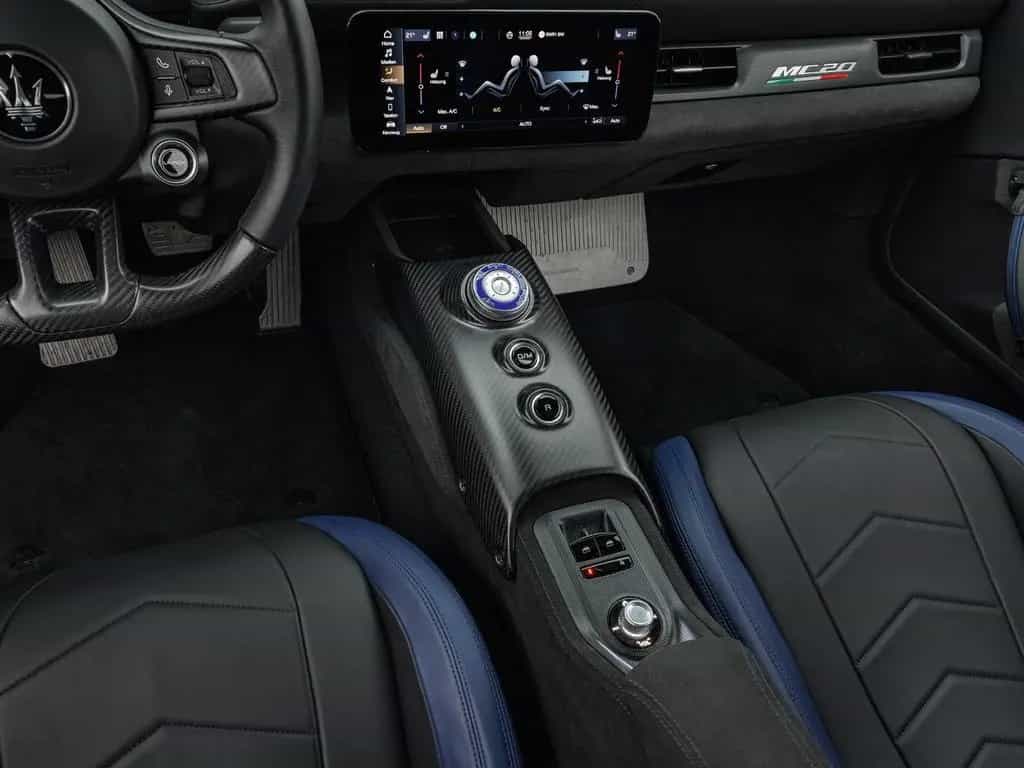 Maserati MC20 Coupé 1. HAND + CARBON PAKET 09/2021-photo-11