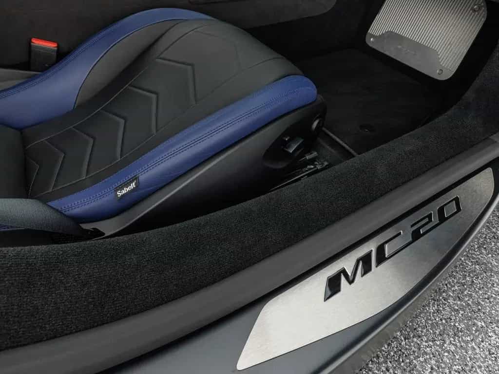 Maserati MC20 Coupé 1. HAND + CARBON PAKET 09/2021-photo-15