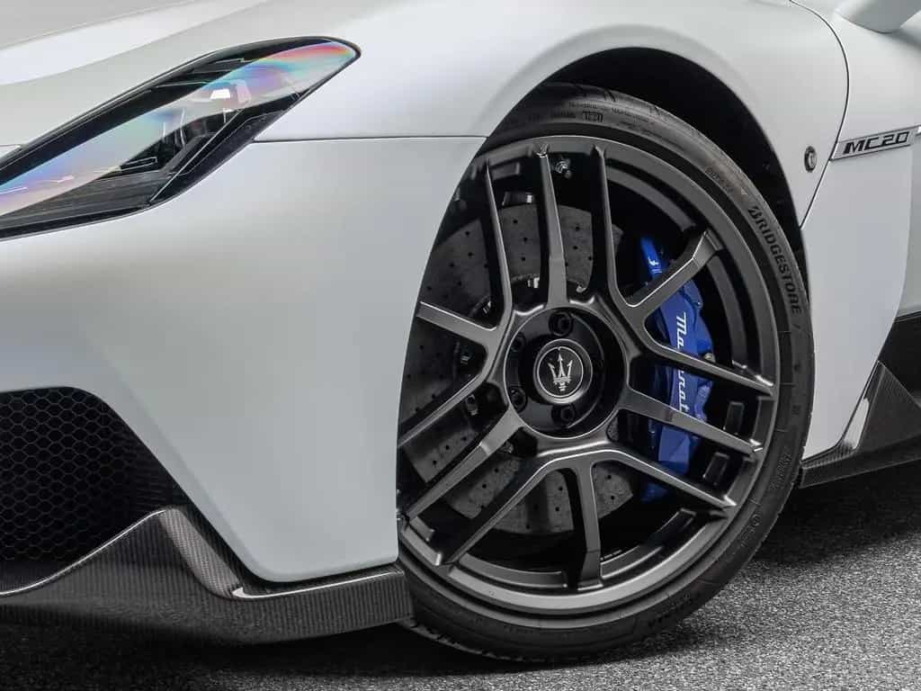 Maserati MC20 Coupé 1. HAND + CARBON PAKET 09/2021-photo-18