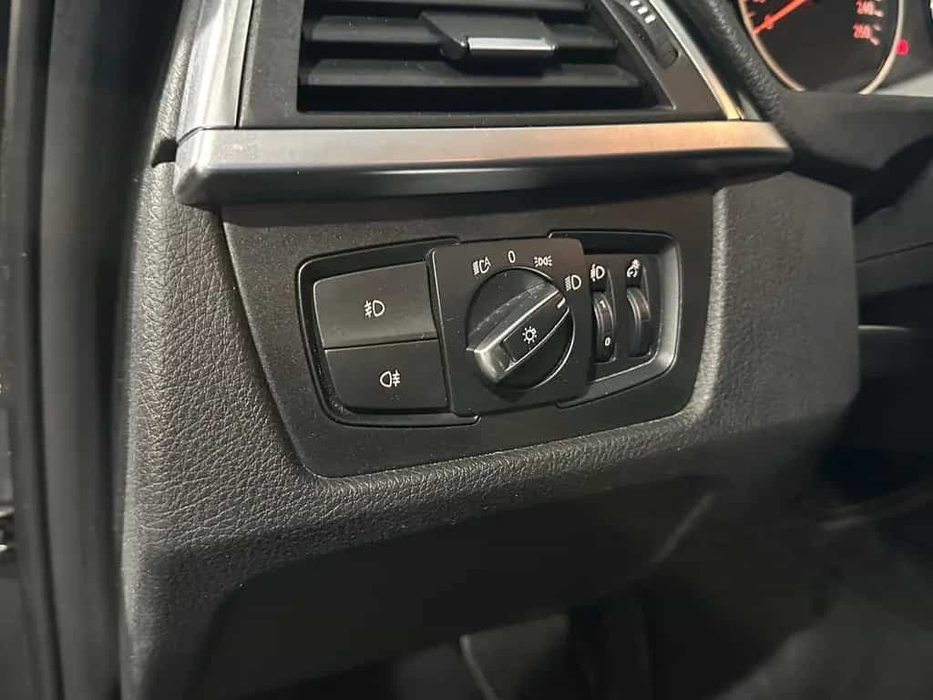 BMW 318 i Touring*BUSINESS*LED-PDC-NAV-SHZ-BLUETOOTH 12/2018-photo-23
