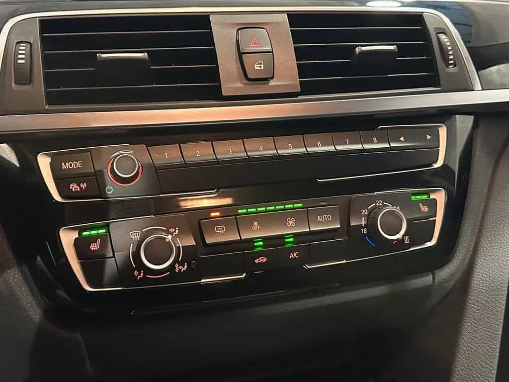 BMW 318 i Touring*BUSINESS*LED-PDC-NAV-SHZ-BLUETOOTH 12/2018-photo-31