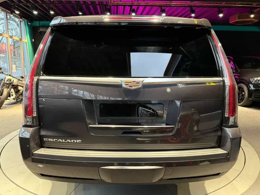 Cadillac Escalade 6.2 V8 PLATINUM 4WD/HUD/BOSE/22°/TV/360 12/2018-photo-1