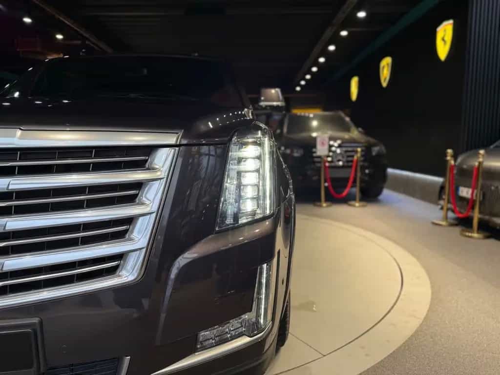 Cadillac Escalade 6.2 V8 PLATINUM 4WD/HUD/BOSE/22°/TV/360 12/2018-photo-12