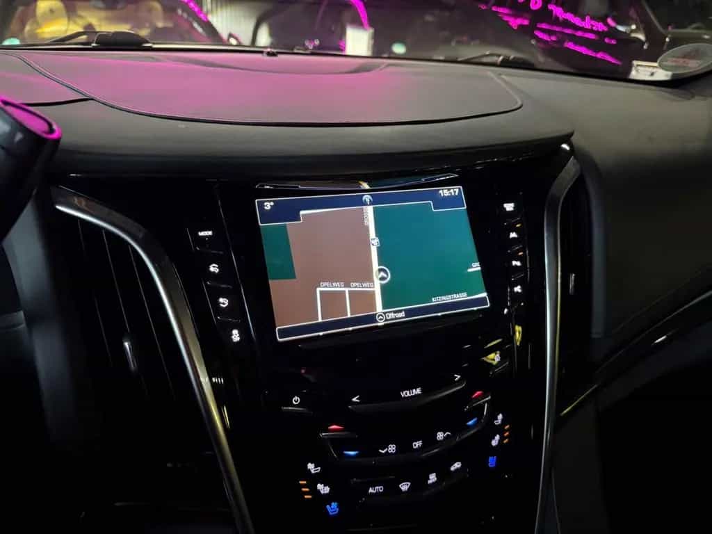 Cadillac Escalade 6.2 V8 PLATINUM 4WD/HUD/BOSE/22°/TV/360 12/2018-photo-28