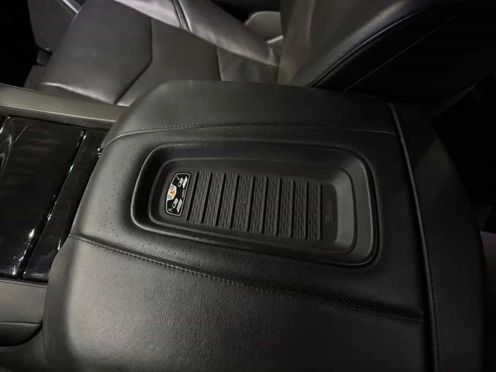 Cadillac Escalade 6.2 V8 PLATINUM 4WD/HUD/BOSE/22°/TV/360 12/2018-photo-35
