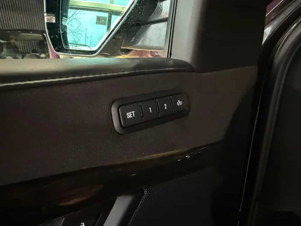 Cadillac Escalade 6.2 V8 PLATINUM 4WD/HUD/BOSE/22°/TV/360 12/2018-photo-37