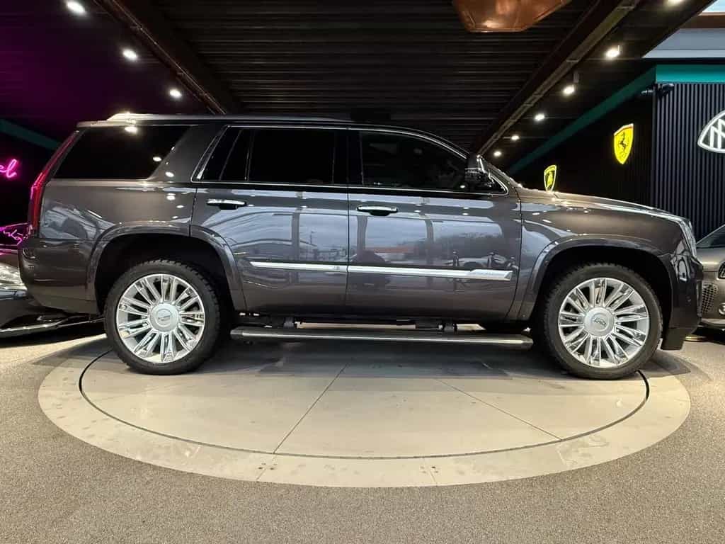 Cadillac Escalade 6.2 V8 PLATINUM 4WD/HUD/BOSE/22°/TV/360 12/2018-photo-4