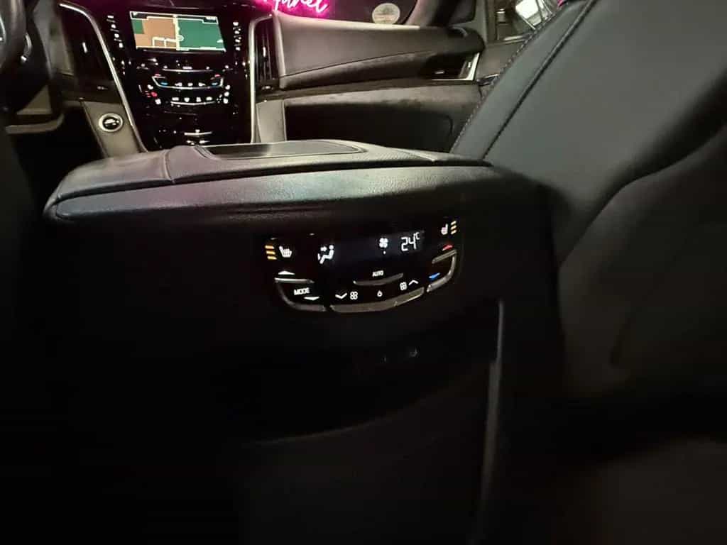 Cadillac Escalade 6.2 V8 PLATINUM 4WD/HUD/BOSE/22°/TV/360 12/2018-photo-43