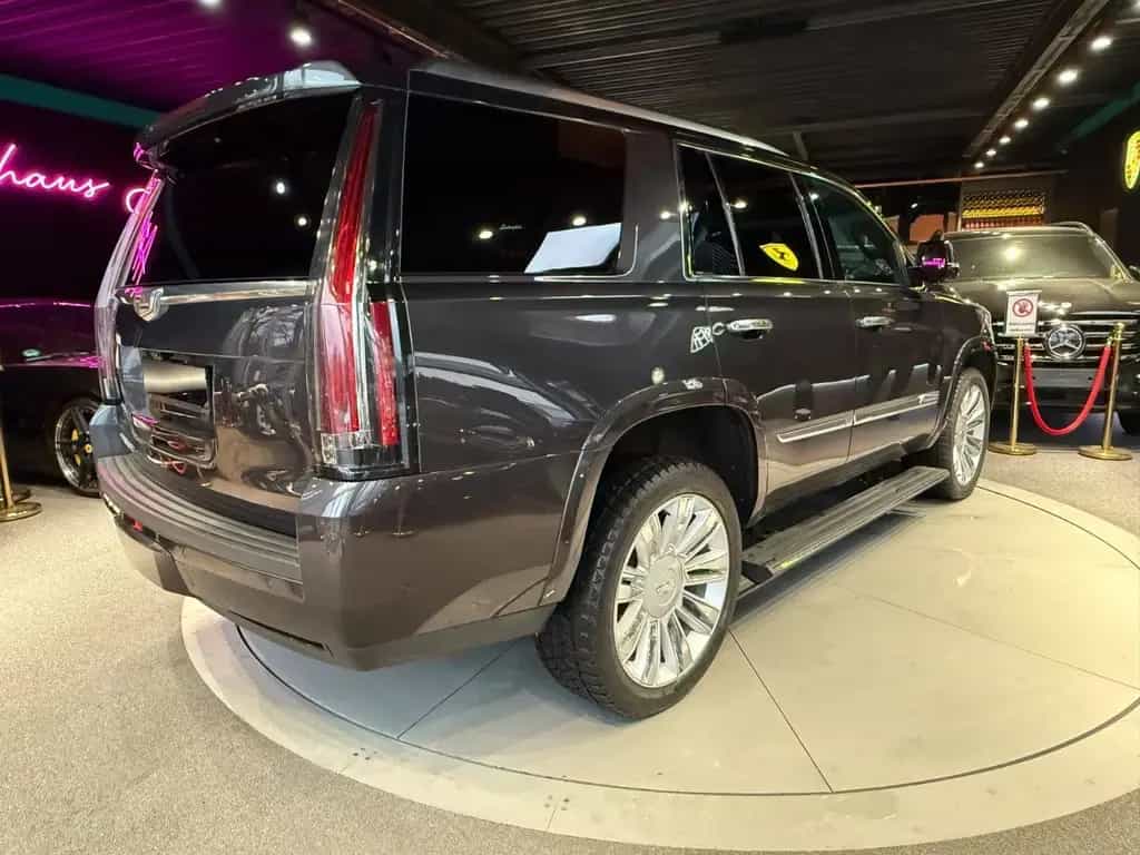 Cadillac Escalade 6.2 V8 PLATINUM 4WD/HUD/BOSE/22°/TV/360 12/2018-photo-5