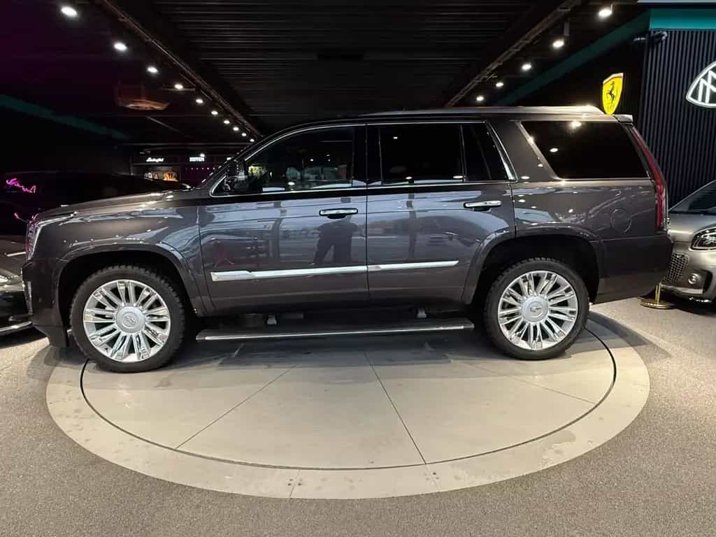 Cadillac Escalade 6.2 V8 PLATINUM 4WD/HUD/BOSE/22°/TV/360 12/2018-photo-7