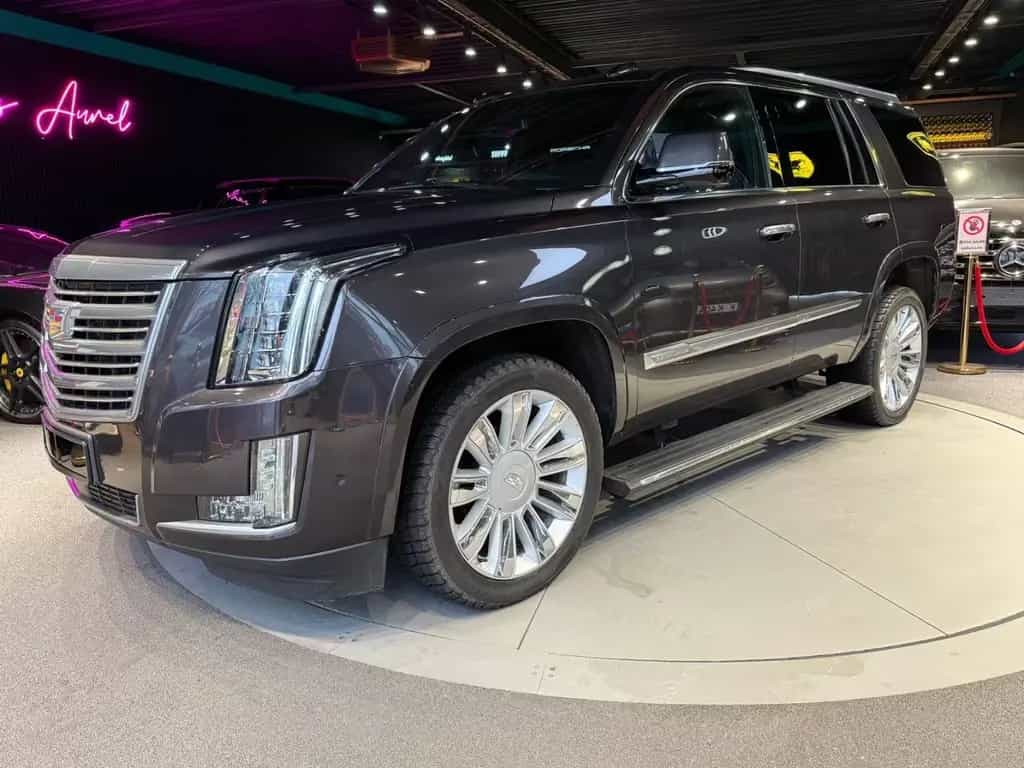 Cadillac Escalade 6.2 V8 PLATINUM 4WD/HUD/BOSE/22°/TV/360 12/2018-photo-8