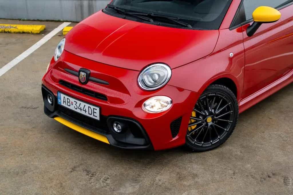 Abarth 500 695 Competizione 02/2024-photo-1