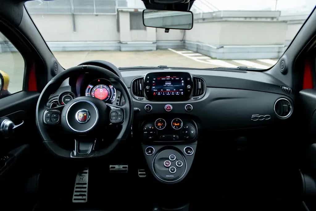 Abarth 500 695 Competizione 02/2024-photo-17