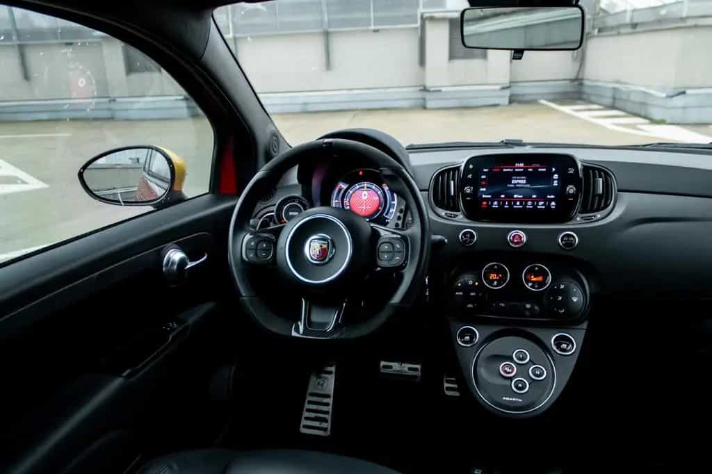 Abarth 500 695 Competizione 02/2024-photo-18
