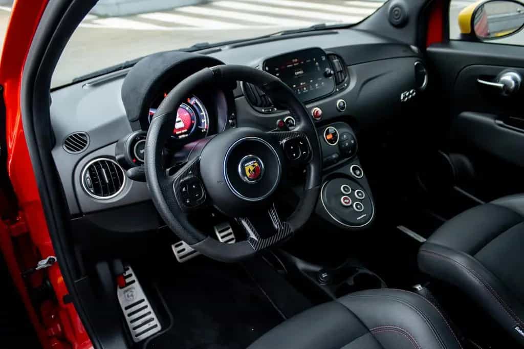 Abarth 500 695 Competizione 02/2024-photo-21