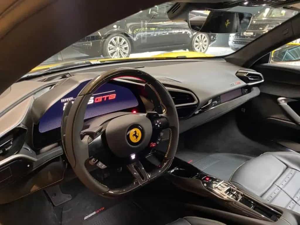 Ferrari 296 GTB Giallo Daytona Kamr. Lift AFS Navi LED 06/2024-photo-15