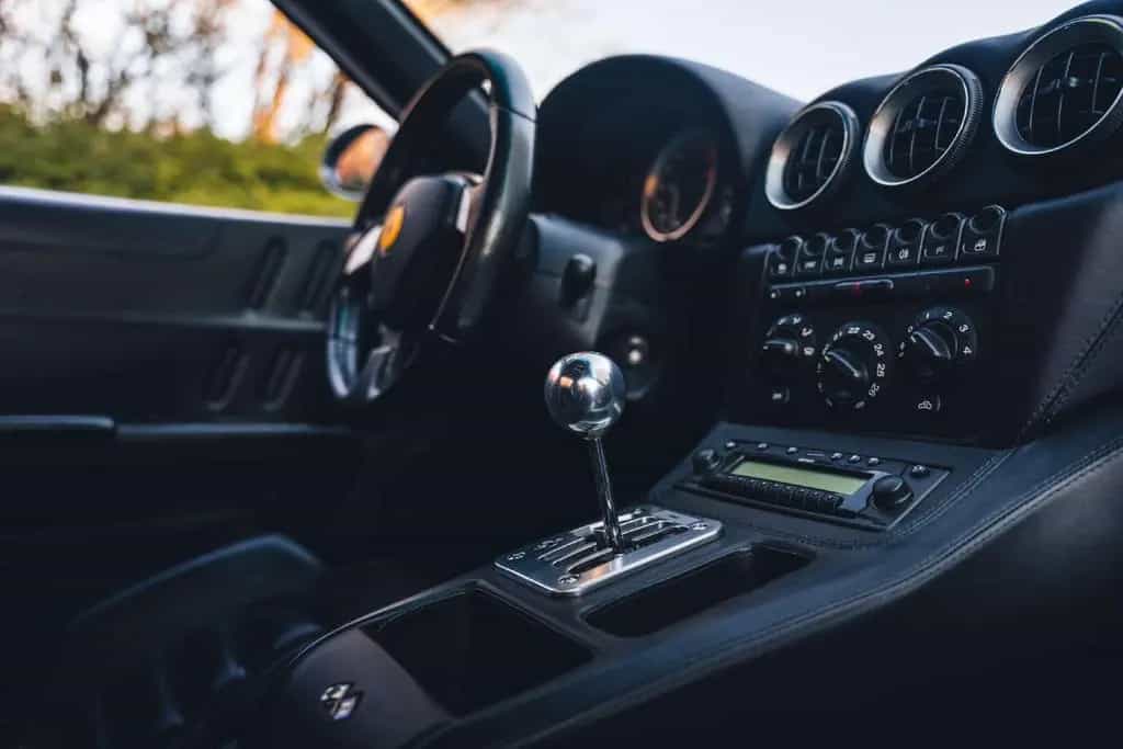 Ferrari 575 Maranello / Grigio Titanio / Manual 04/2003-photo-27