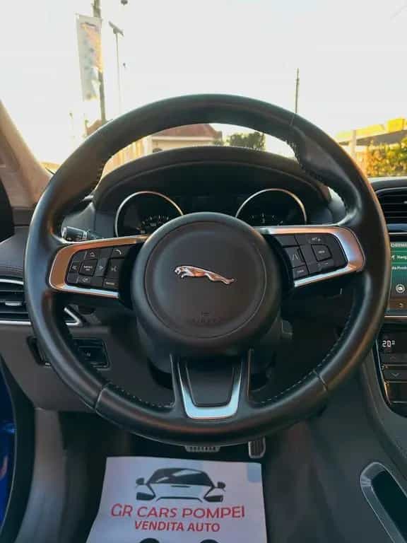 Jaguar F-Pace 2.0 D 180 CV AWD aut. Portfolio 12/2019-photo-10
