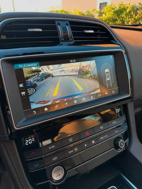 Jaguar F-Pace 2.0 D 180 CV AWD aut. Portfolio 12/2019-photo-11