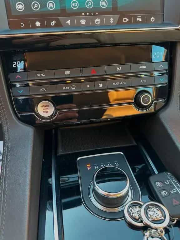 Jaguar F-Pace 2.0 D 180 CV AWD aut. Portfolio 12/2019-photo-12