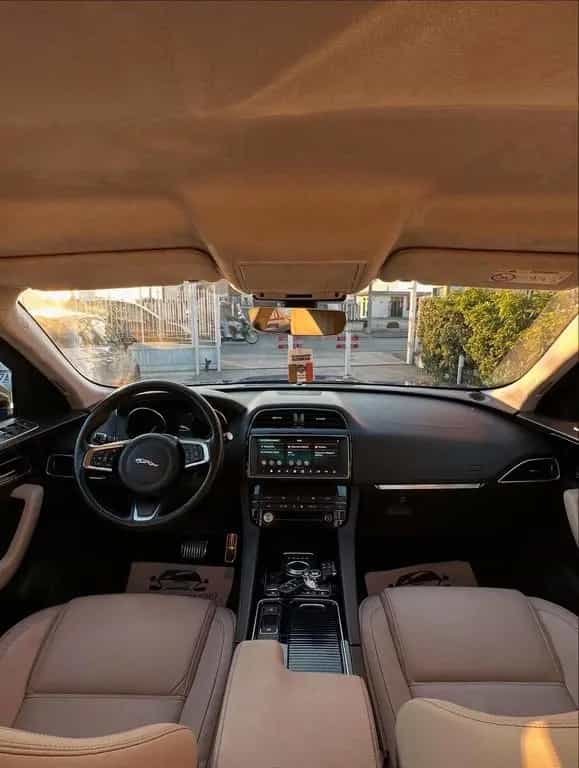 Jaguar F-Pace 2.0 D 180 CV AWD aut. Portfolio 12/2019-photo-8