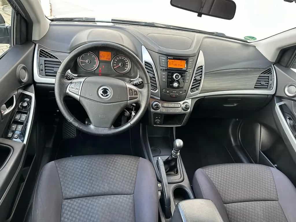 Ssangyong Korando 2.0 Eco Diesel e-XDi 200 110 Crystal 2WD 06/2015-photo-8