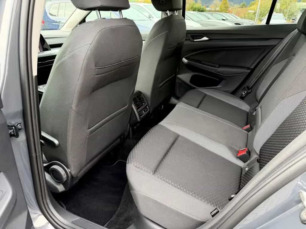 Volkswagen Golf 8 Lim. 1.5 TSI /NAVI/LED/ACC/HUD/CAM/GARANT 01/2023-photo-13