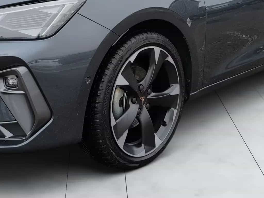 Cupra Leon 1.5 eTSI DSG 18" Pa.XL Navi Edge Allwetter 02/2025-photo-3