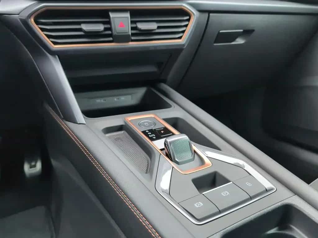 Cupra Leon 1.5 eTSI DSG 18" Pa.XL Navi Edge Allwetter 02/2025-photo-42