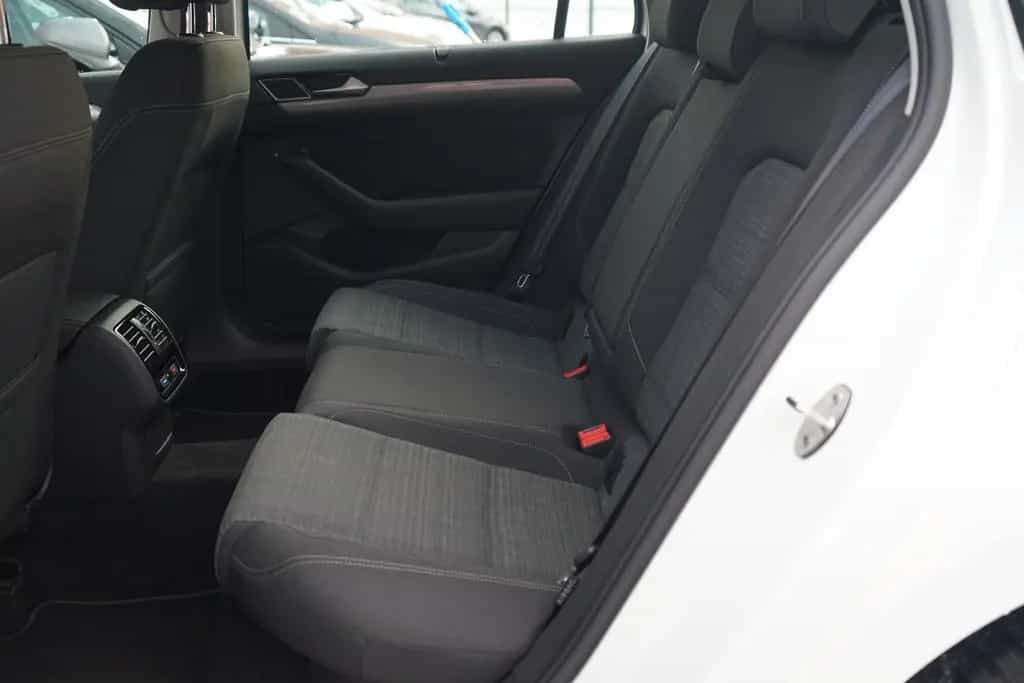 Volkswagen Passat Variant 2.0TSI DSG Business LED Navi ACC 09/2019-photo-7