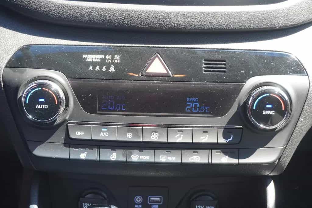 Hyundai TUCSON 1.6 T-GDI Passion + 4WD LED Kamera Navi 09/2018-photo-15