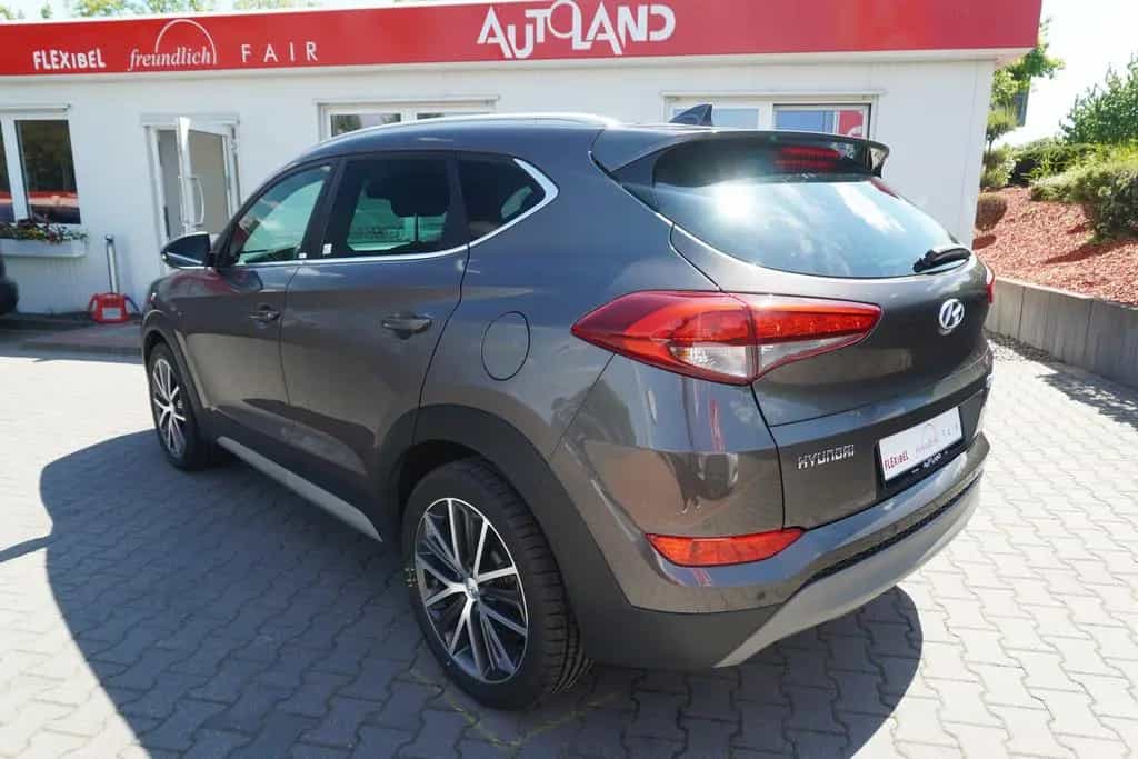 Hyundai TUCSON 1.6 T-GDI Passion + 4WD LED Kamera Navi 09/2018-photo-3