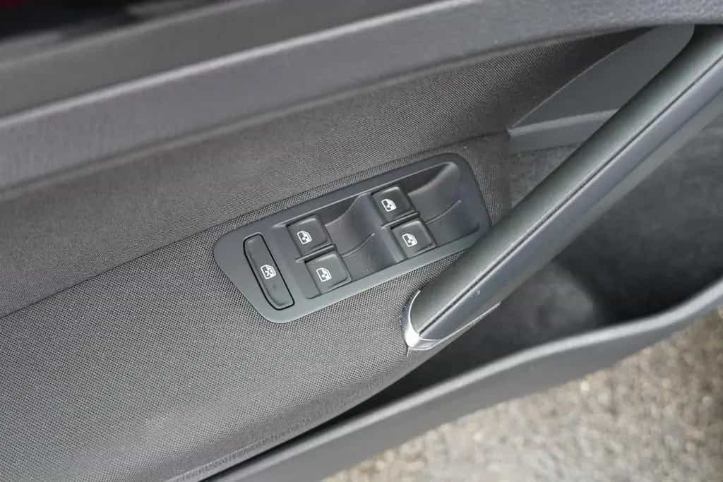 Volkswagen Golf VII 1.0 Sound Klimaaut. LED ACC Dynaudio 07/2017-photo-19