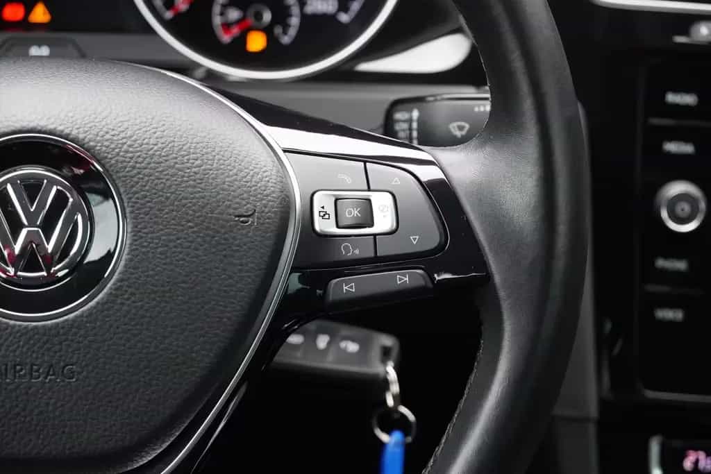 Volkswagen Golf VII 1.0 Sound Klimaaut. LED ACC Dynaudio 07/2017-photo-24