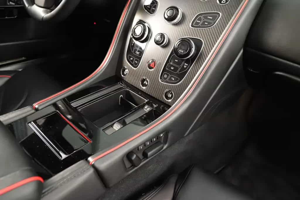 Aston Martin V8 Vantage 4.7 Sondermodell 1 OF 200 Cabrio AMR 04/2019-photo-12