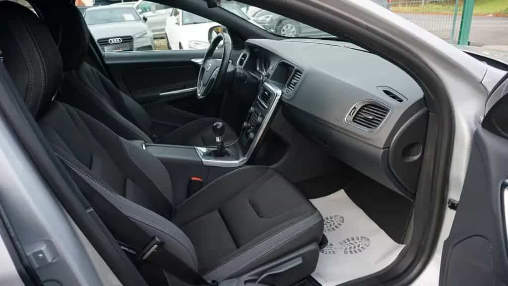 Volvo S60 Lim. Momentum*AHK*Bi-Xenon*Navig.*Tempo.*PDC 10/2014-photo-10