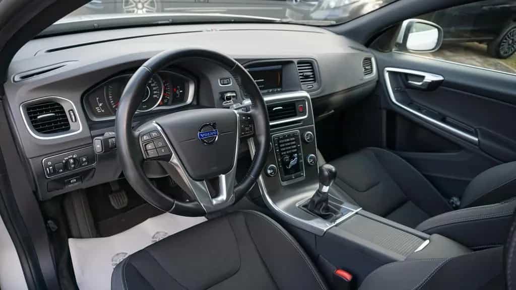 Volvo S60 Lim. Momentum*AHK*Bi-Xenon*Navig.*Tempo.*PDC 10/2014-photo-16