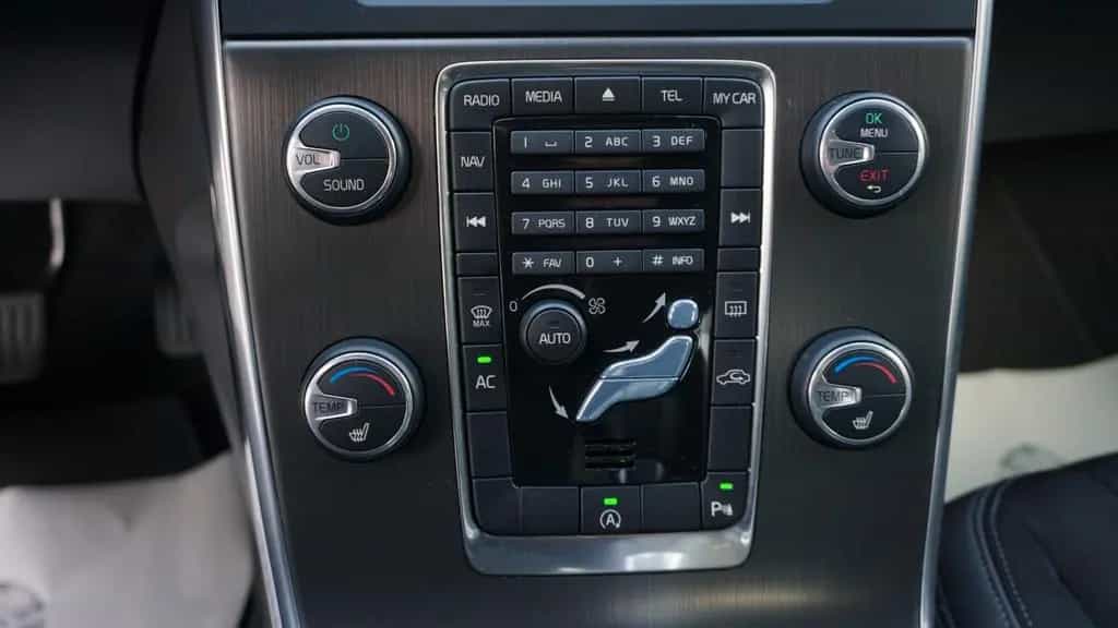 Volvo S60 Lim. Momentum*AHK*Bi-Xenon*Navig.*Tempo.*PDC 10/2014-photo-21