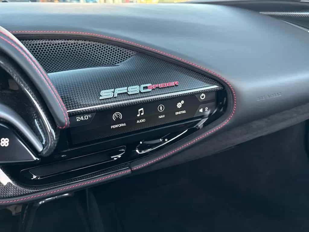 Ferrari SF90 Spider *AFS*Karbon*Embleme*CarPlay* 07/2024-photo-16