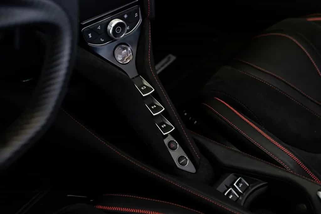 McLaren 720S Spider 07/2025-photo-17