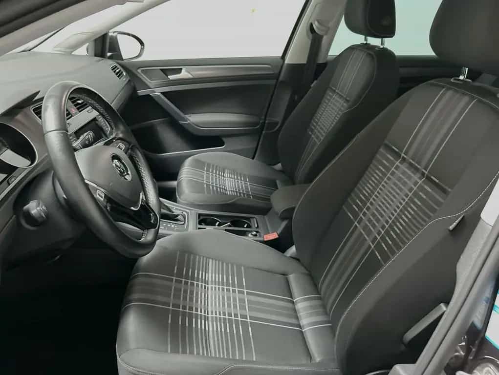 Volkswagen Golf VII 1.2 TSI DSG Lounge 02/2015-photo-10