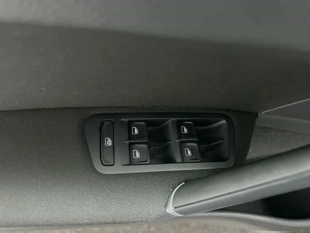 Volkswagen Golf VII 1.2 TSI DSG Lounge 02/2015-photo-12