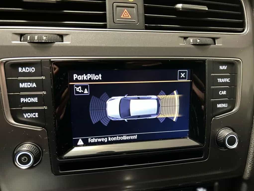 Volkswagen Golf VII 1.2 TSI DSG Lounge 02/2015-photo-19