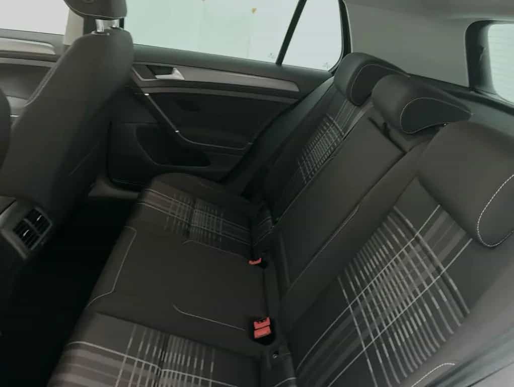 Volkswagen Golf VII 1.2 TSI DSG Lounge 02/2015-photo-21