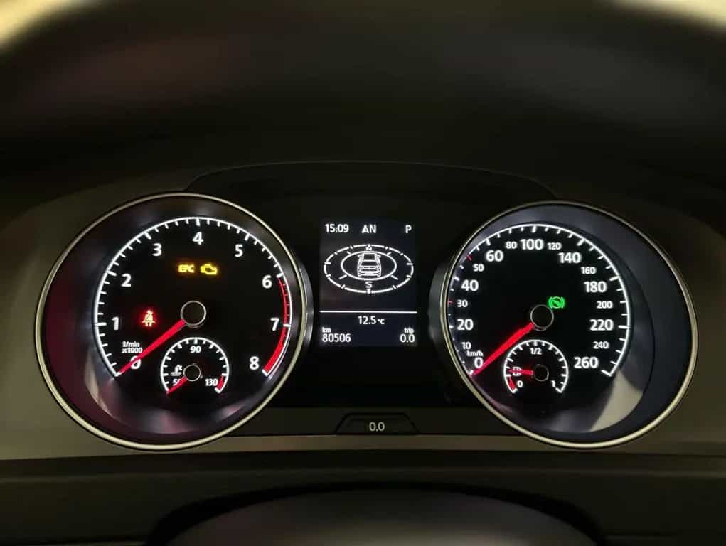 Volkswagen Golf VII 1.2 TSI DSG Lounge 02/2015-photo-7