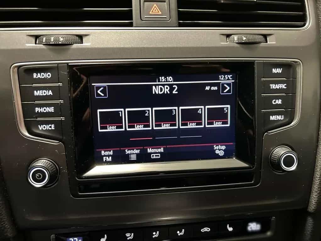 Volkswagen Golf VII 1.2 TSI DSG Lounge 02/2015-photo-9
