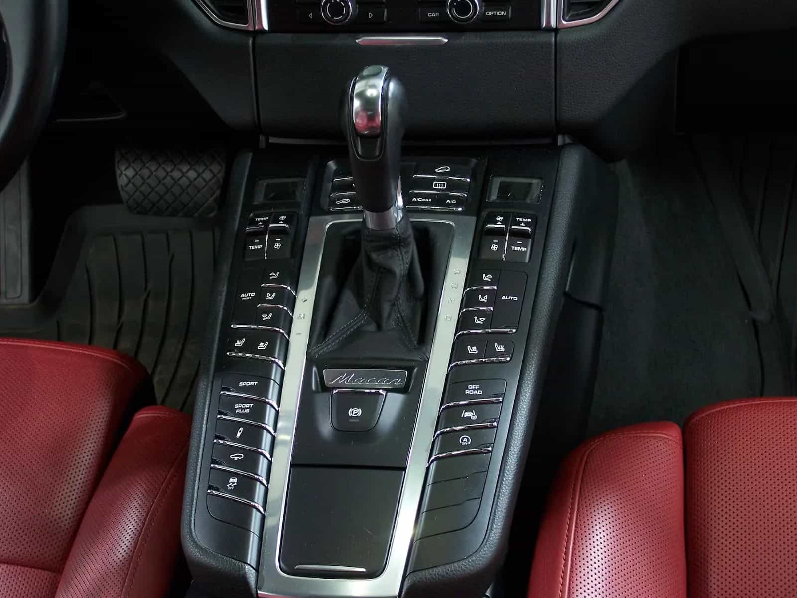 Porsche Macan 08/2016-photo-12