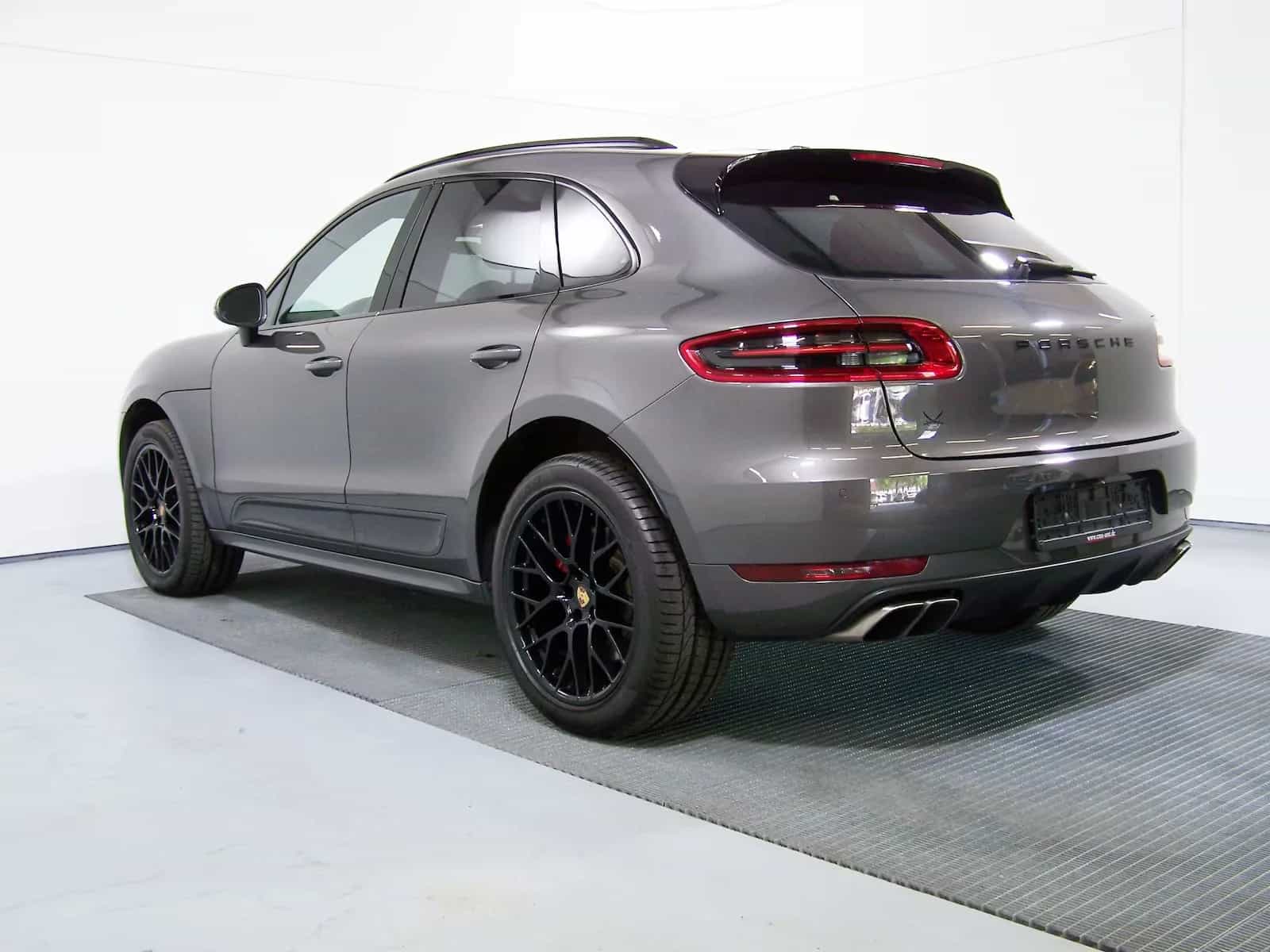 Porsche Macan 08/2016-photo-17