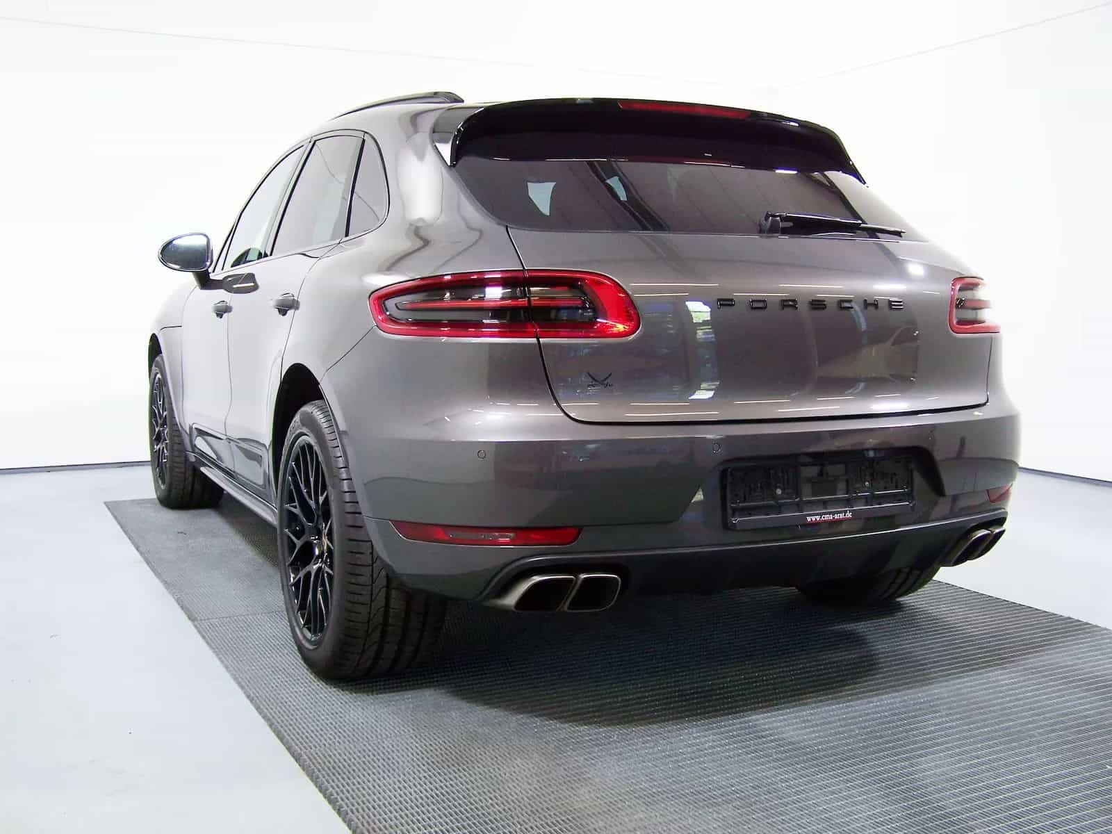 Porsche Macan 08/2016-photo-18