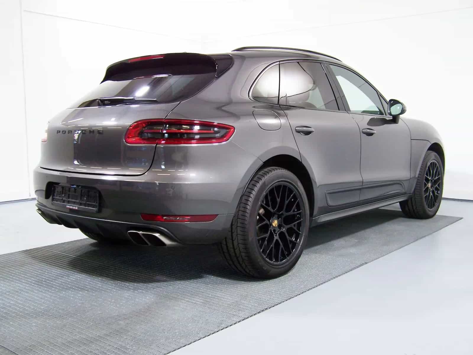 Porsche Macan 08/2016-photo-21